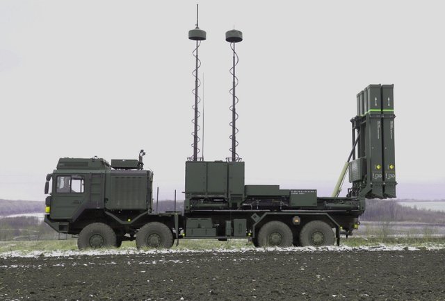 Український IRIS-T за 30 секунд збив 8 російських крилатих ракет_2