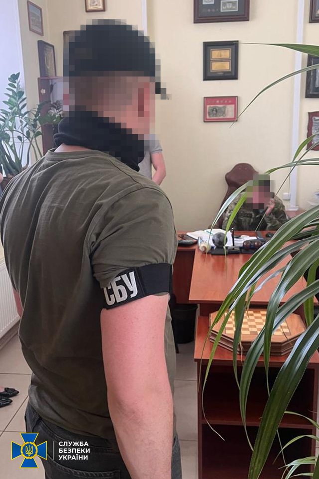 СБУ та ДБР викрили посадовців, які привласнили понад 64 млн грн на закупівлі авто для військових_3