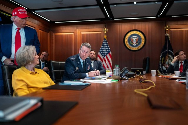 США атакували ядерні об'єкти в Ірані_6
