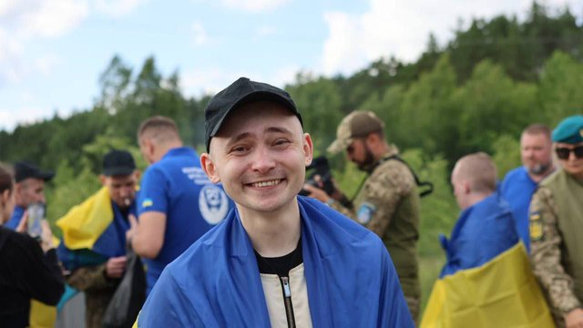 Україна звільнила з полону ще групу захисників_3