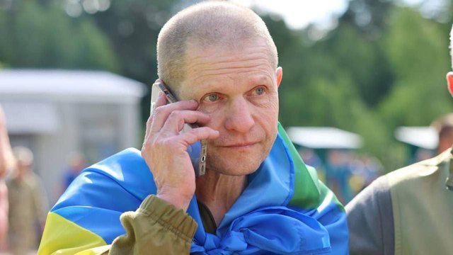 Україна звільнила з полону ще групу захисників_4