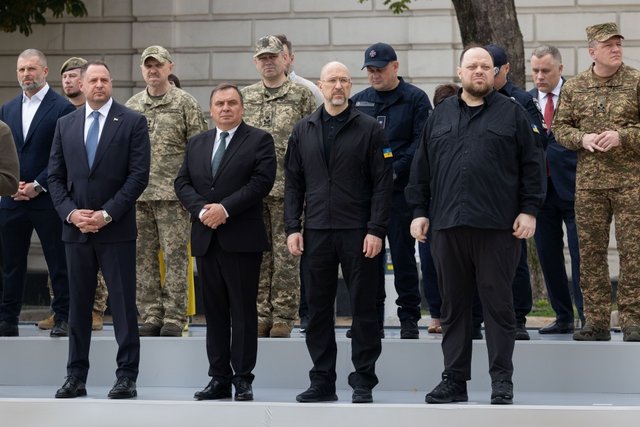 Учора — в суді за розкрадання 1 млрд грн. А сьогодні — на урочистих заходах на Софійській площі_5