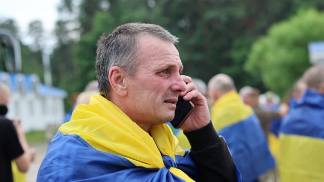 Україна звільнила з полону ще одну групу українських захисників та цивільних_1