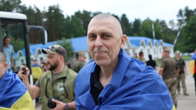 Україна звільнила з полону ще одну групу українських захисників та цивільних_5