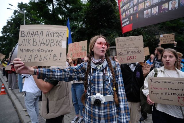Верховна Рада підтримала законопроєкт Зеленського про НАБУ і САП_1