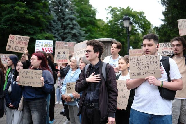 Верховна Рада підтримала законопроєкт Зеленського про НАБУ і САП_4