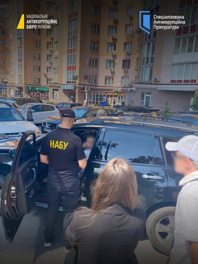 НАБУ і САП викрили на хабарі нардепа, очільника міської адміністрації, військових НГУ_2