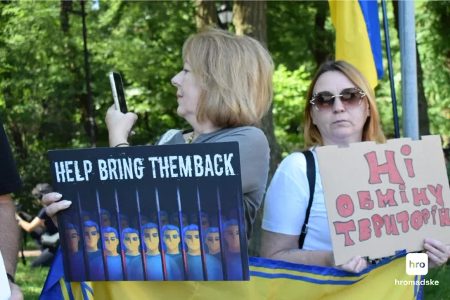 Рідні полонених організували акцію протесту під посольством США у Києві_8