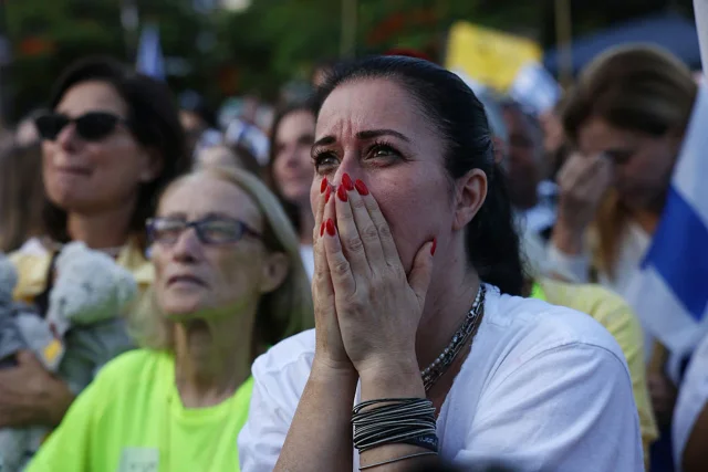 ХАМАС почав звільняти ізраїльських полонених. Їх передають Червоному Хресту_1