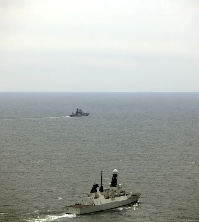 У британських водах відстежили та супроводили російське військове судно_2