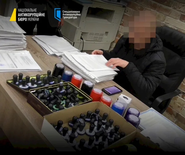 Корупція у податковій: викрито конвертаційний центр з оборотом 15 млрд грн_3