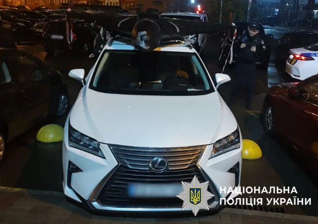 У Києві чоловік перевозив «шахед» на даху авто_1