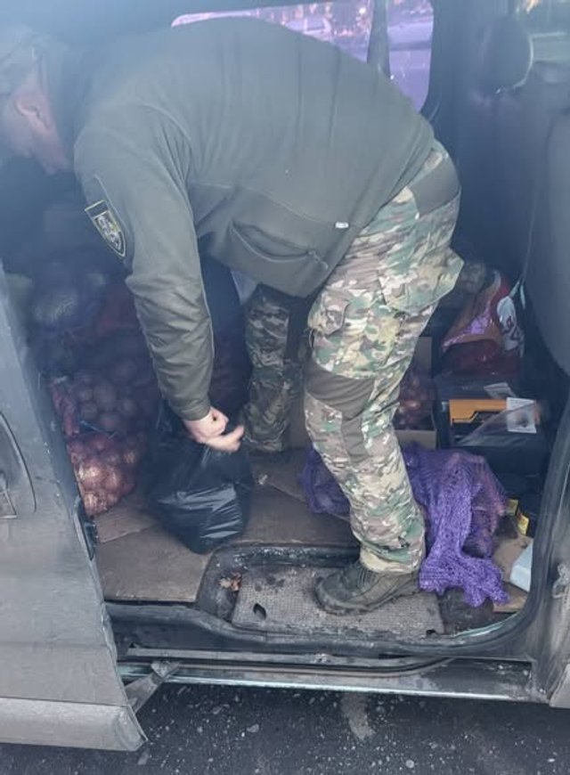 Волонтери відправили нову партію допомоги на передову_1