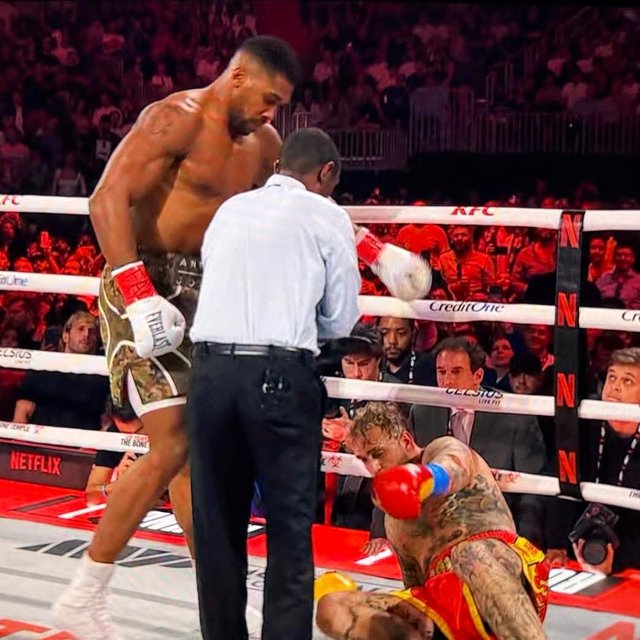 Ентоні Джошуа нокаутував Джейка Пола в шостому раунді та кинув виклик Ф'юрі_4