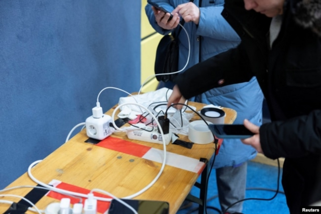 Українські біженці в Берліні організували «пункт незламності» для місцевих на тлі блекауту_4