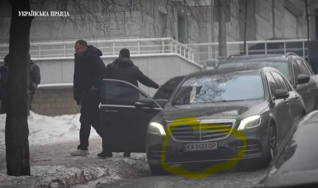 Mercedes із секретом: хто і навіщо прикриває Андрія Єрмака_2