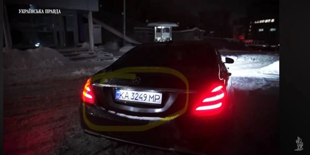 Mercedes із секретом: хто і навіщо прикриває Андрія Єрмака_3