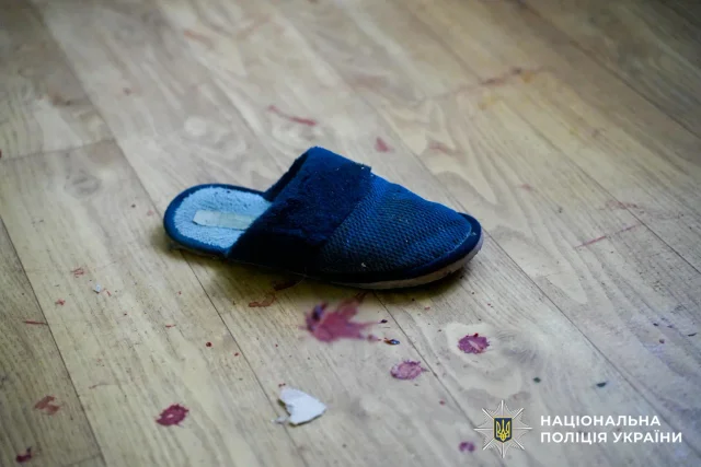 На Рівненщині літній чоловік зарубав пʼятьох людей у школі, де проживали ВПО — слідство_2