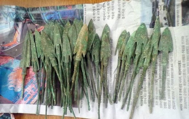 Мечі та стріли, замасковані під декоративні вироби, перехопили у США_1