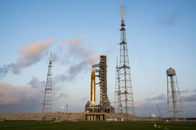 NASA почало зворотний відлік до першого за пів століття пілотованого польоту людей до Місяця_4