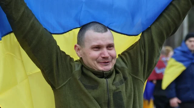 Із російської неволі повернулися 175 військових і семеро цивільних_4