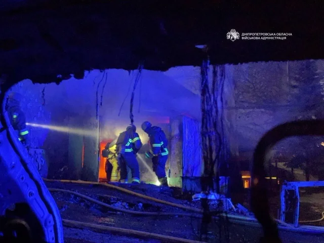 Більше десятка загиблих та понад 80 постраждалих — головне про нічну масовану атаку по Україні_7