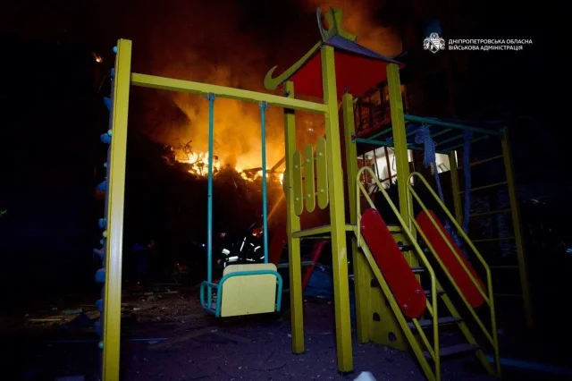 Більше десятка загиблих та понад 80 постраждалих — головне про нічну масовану атаку по Україні_8