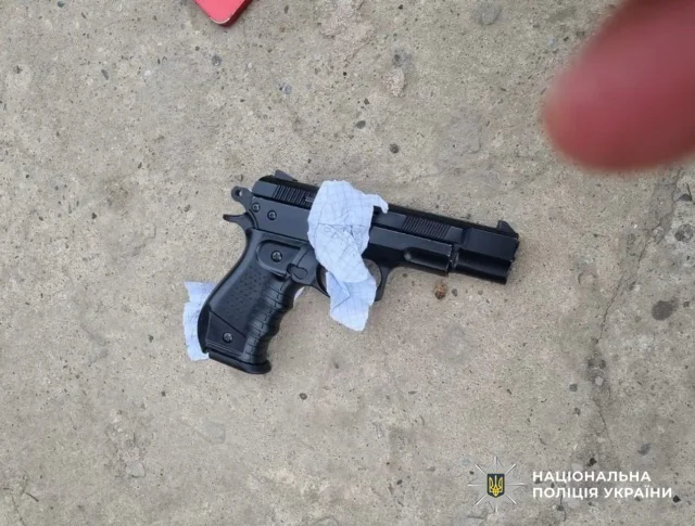 На Закарпатті 9-класник приніс у школу пістолет і вистрілив у свого однокласника_2