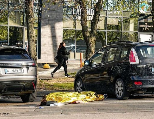 У Києві невідомий відкрив стрілянину по людях_3