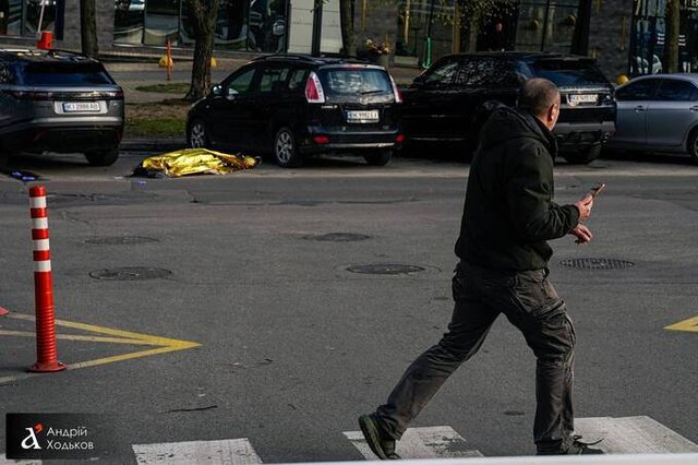 У Києві невідомий відкрив стрілянину по людях_6