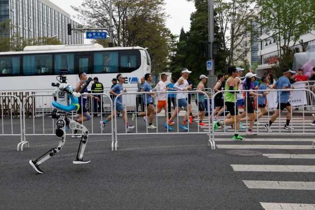 Люди програли гуманоїдам_2