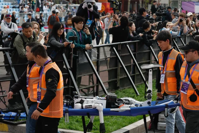 Люди програли гуманоїдам_4