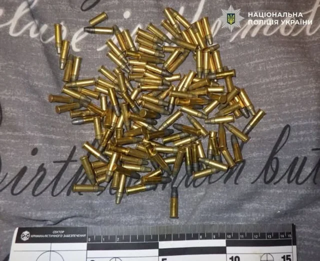 У Києві поліція затримала чоловіка, який ходив з автоматом по території ЖК_3