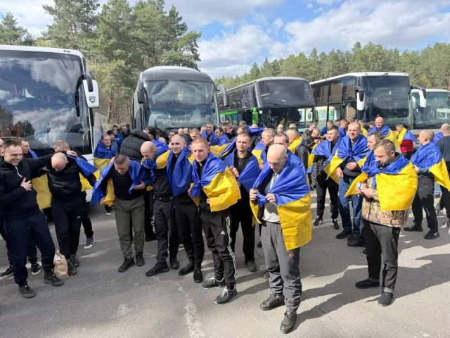 Обмін полоненими. З російської неволі повернулися ще 193 українці_11