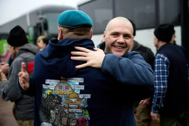 З російської неволі повернулися 205 українців. Це перший етап обміну «1000 на 1000»_3