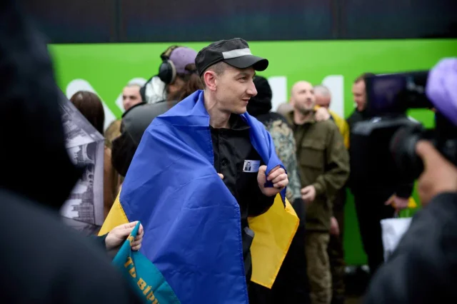 З російської неволі повернулися 205 українців. Це перший етап обміну «1000 на 1000»_5