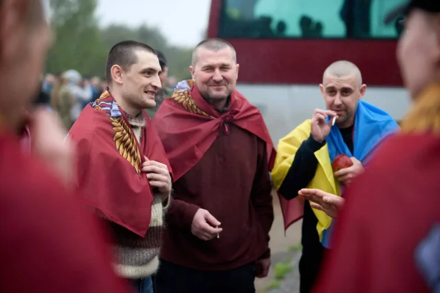 З російської неволі повернулися 205 українців. Це перший етап обміну «1000 на 1000»_8