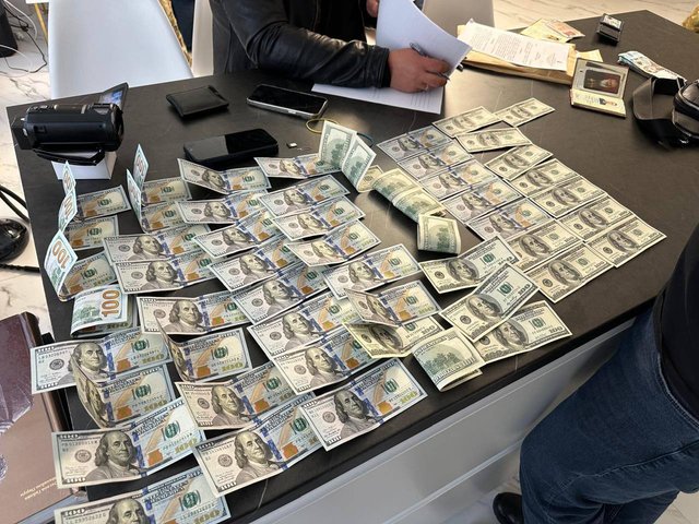 У головних управліннях Нацполіції кількох областей проводять масштабні обшуки_4