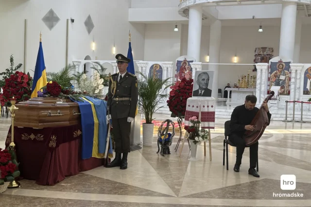 У Патріаршому Соборі відспівують провідника ОУН Мельника_4