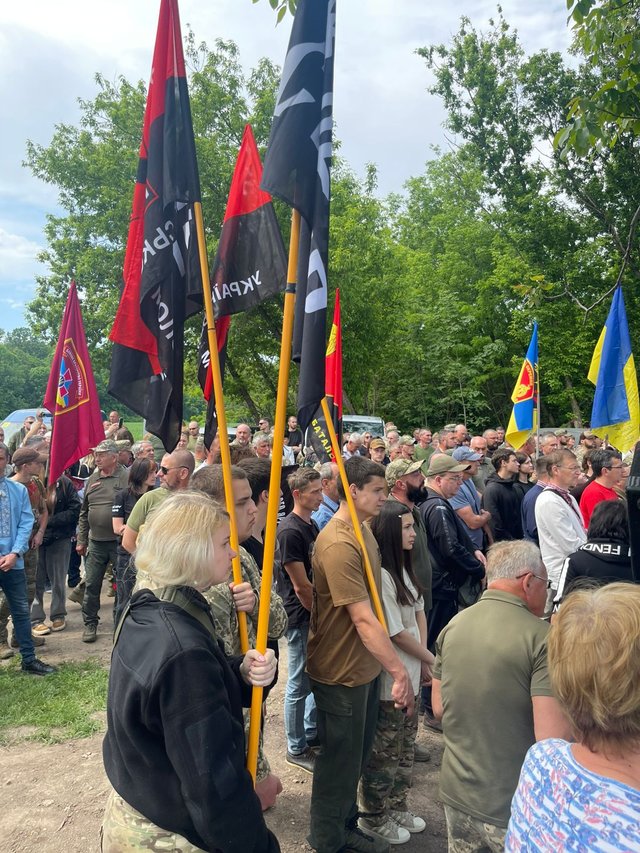 ОУМ «Грім» вшанувала Героїв Холодного Яру: прапори організації замайоріли над Пантеоном Героїв Нації_2