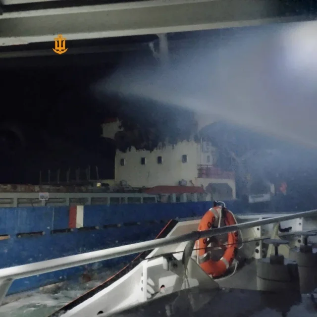 Українські ВМС урятували моряків турецького судна_1
