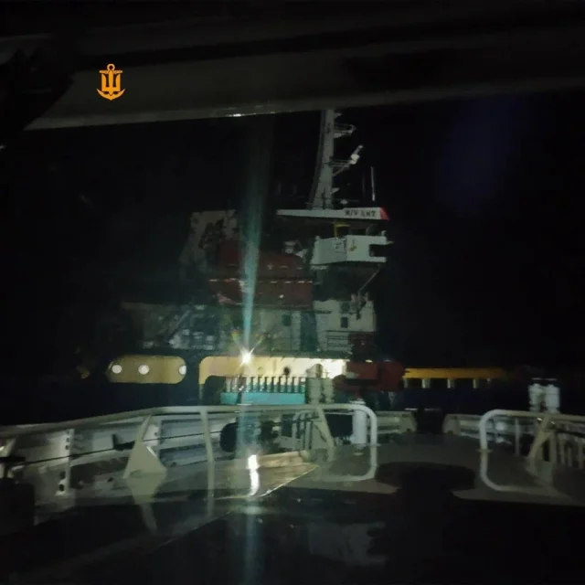 Українські ВМС урятували моряків турецького судна_2