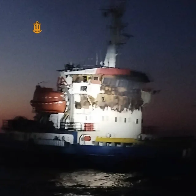 Українські ВМС урятували моряків турецького судна_3