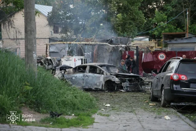 росіяни здійснили масовану атаку по Києву балістикою і дронами_2
