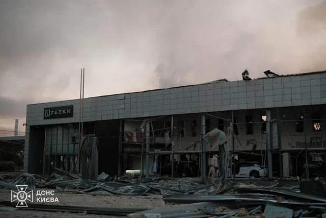 росіяни здійснили масовану атаку по Києву балістикою і дронами_3