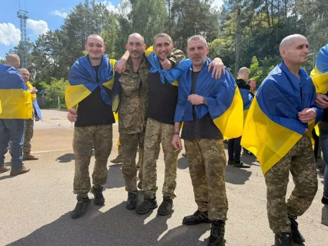 Україна повернула з російського полону 185 військових та одного цивільного цивільний_7