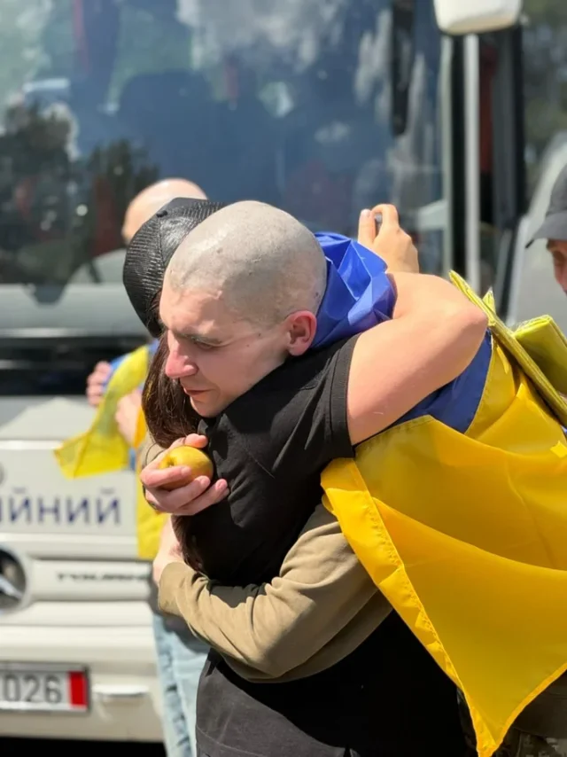 Україна повернула з російського полону 185 військових та одного цивільного цивільний_8