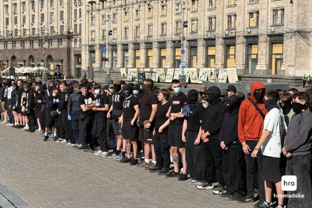 На Майдані Незалежності у Києві зібралися десятки людей, які виступають проти Маршу «КиївПрайд»_1