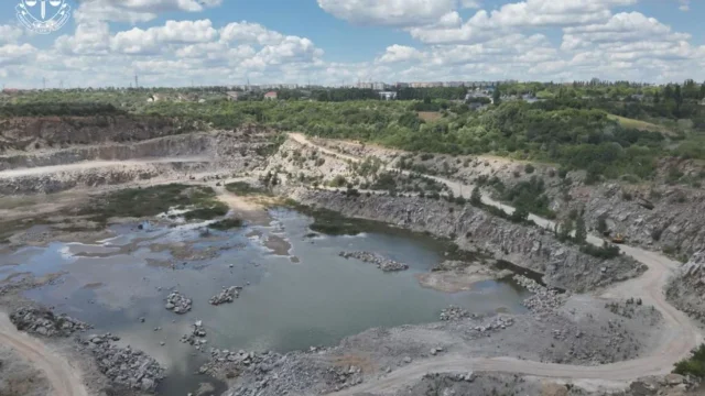 Незаконний видобуток граніту на 1,2 млрд грн_1