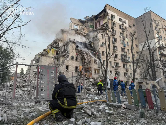 росія вчергове масовано обстріляла Київ_8